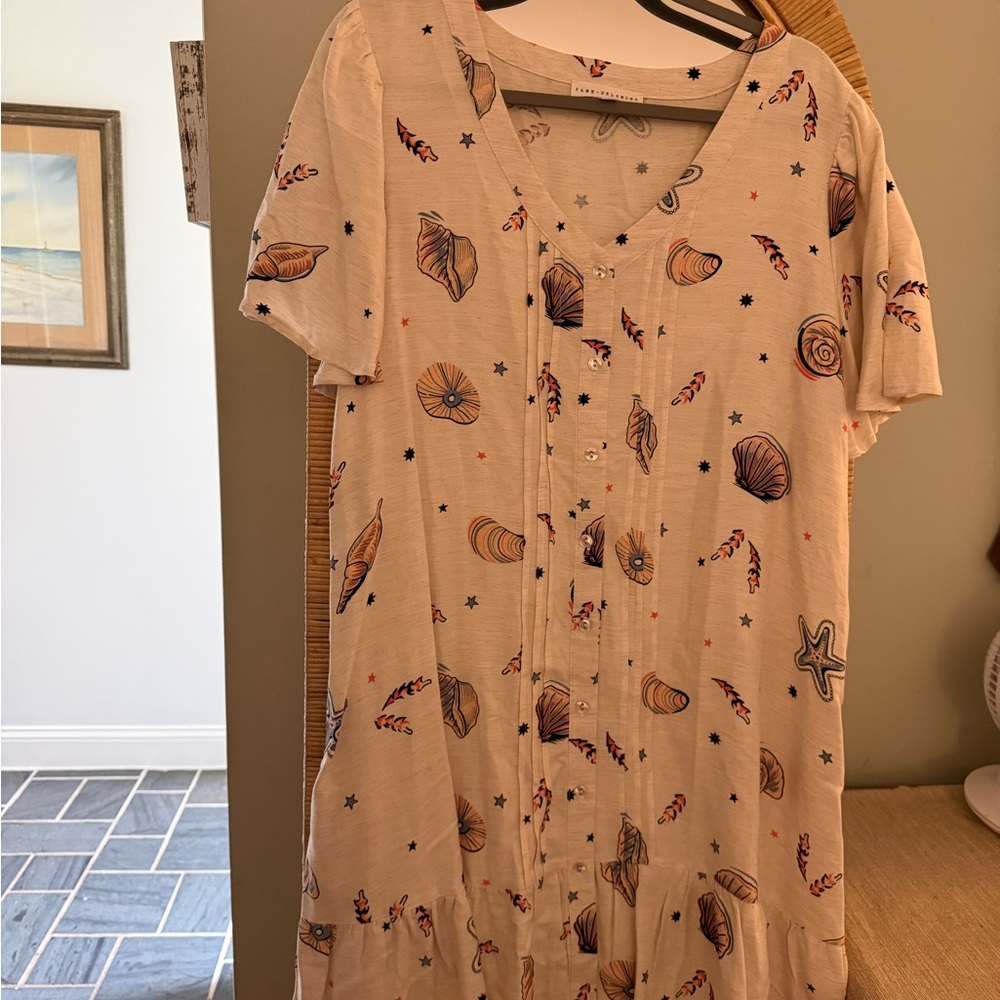 Jane and Delancey Beige Seashell Print Short Sleeve Mini Dress